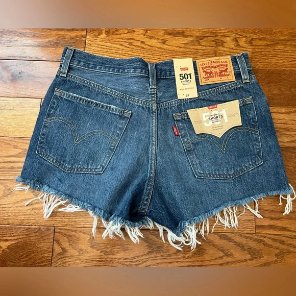 NWT- Levi’s 501 Women’s Shorts Middle Rise No Stretch Sz 27 - Picture 2 of 7